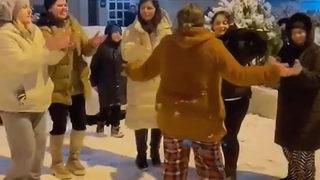 Ankara beyaza büründü! Kar yağışını sokakta halay çekerek kutladılar