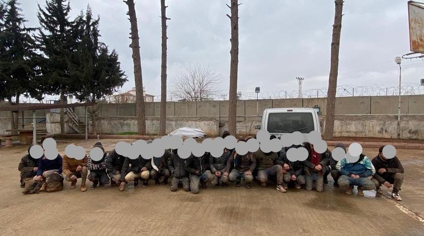 Sınırda 37 göçmen yakalandı