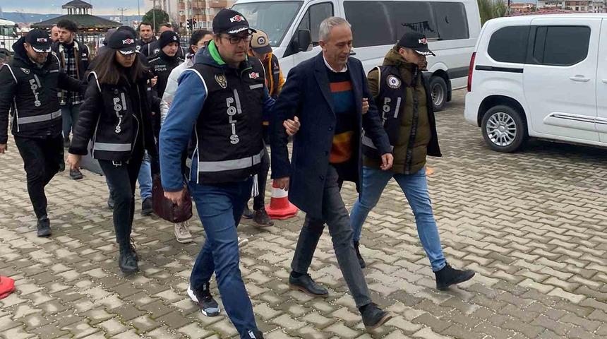 Yolsuzluk ve rüşvet operasyonu düzenlenmişti! Gökçeada Belediye Başkanı Çetin adliyeye sevk edildi