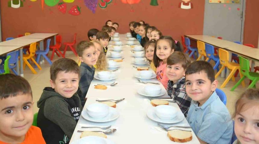 Uşak’ta okul öncesi öğrencilere haftada 5 gün ücretsiz yemek verilecek