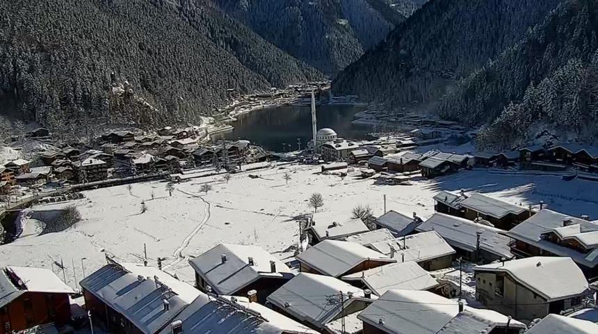 Trabzon’da kar: 24 mahalle yolunda karla mücadele sürüyor