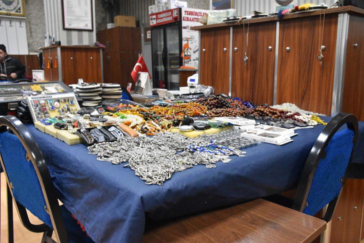 Eskişehir'in "tespih pazarı" kıraathanede kuruluyor