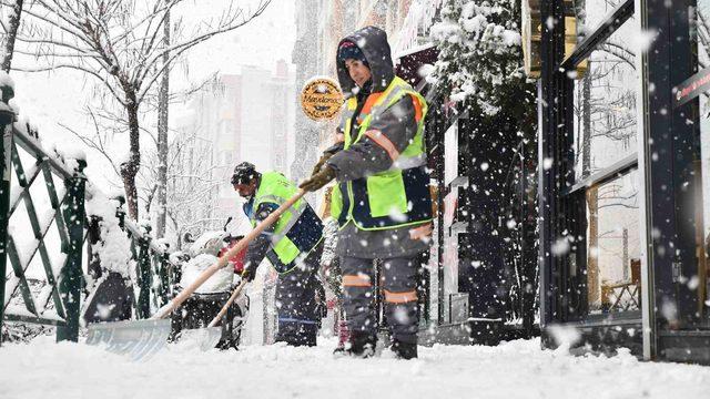 Tepebaşı’nda kar yağışına hızlı müdahale