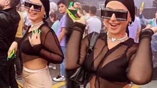 Kıyafet seçimi sosyal medyada olay oldu! Transparan üstüyle kombin yapınca eleştirildi... Gerçek bambaşka çıktı