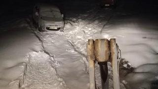 Sakarya'da karda mahsur kalan 10 araç iş makineleriyle kurtarıldı