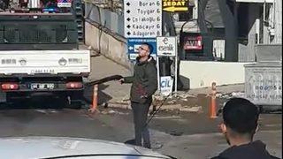 Seyyar satıcı dehşeti! Tüfekle zabıtalara ateş açtı: 7 yaralı