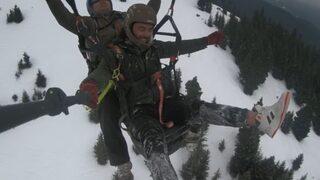 Artvin'de kar üzerinde yamaç paraşütü nefes kesti