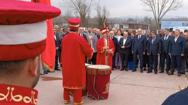Yüzde 73 zam bayram havası estirdi! Çalışanlar zammı mehterle kutladı