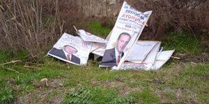 O ilde Erdoğan i&ccedil;in hazırlanan afişler dereye atıldı