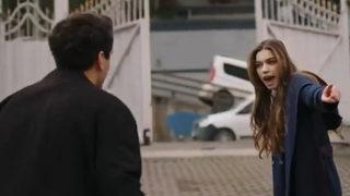 Senaryo apar topar değişmişti... Yalı Çapkını son bölümde Seyran Ferit'i elinde sopayla kovaladı! Sosyal medya yıkıldı