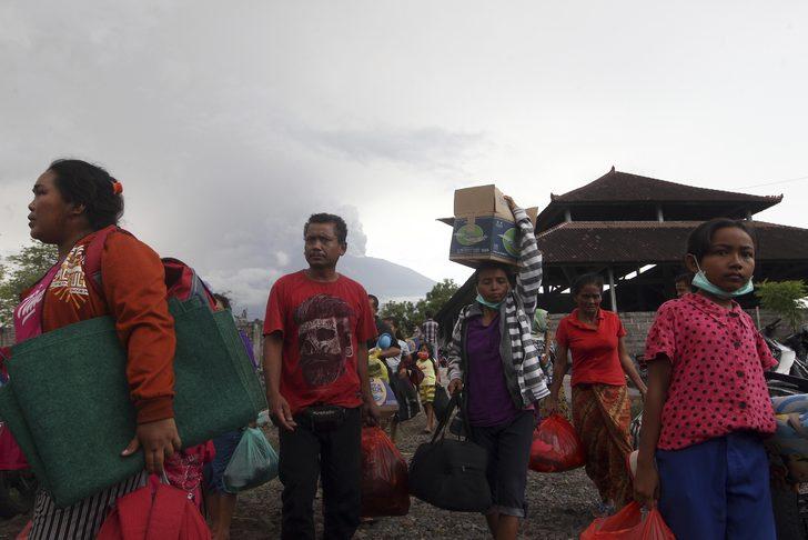 Kül ve duman 6 bin metreye ulaştı, Agung Yanardağı için alarm en üst seviyede G4