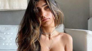 Eski yetişkin film yıldızı Mia Khalifa yarı çıplak pozlarıyla nefes kesti! Göğüslerinin açılmasına ramak kaldı
