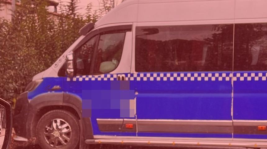 Ellerini demire bağladı kıyafetlerini çıkarıp... Minibüste genç kıza cinsel saldırı olayında korkunç detaylar! 'Hayatımdan ömrümü götürdü'