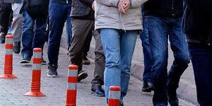 Saldırı talimatı harekete ge&ccedil;irdi: 15 kişi tutuklandı
