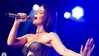 Simge Sağın kasığına kadar yırtmaçlı süper minisiyle dans etti! 'Aman Icardi görmesin'