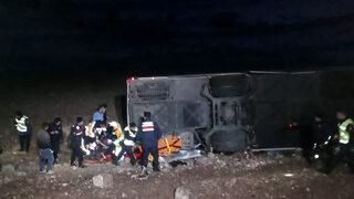 Son dakika | Diyarbakır'dan Bodrum'a giden yolcu otobüsü devrildi! Afyonkarahisar'da feci kaza: 8 ölü, onlarca yaralı var... Bir baktım uçuyorduk