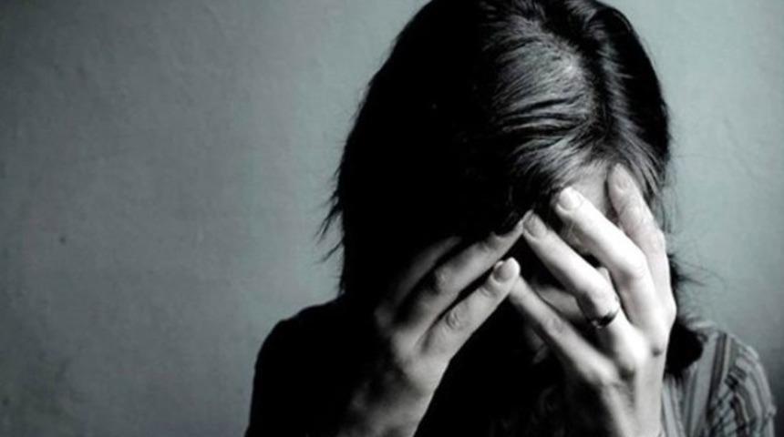 Tecavüz ettikten sonra fotoğraflarını çekip şantaj yaptı