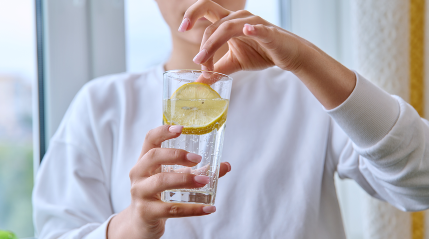 Sağlıklı diyoruz ama diş sağlığı için çok tehlikeli! Dişleri teker teker döküyor