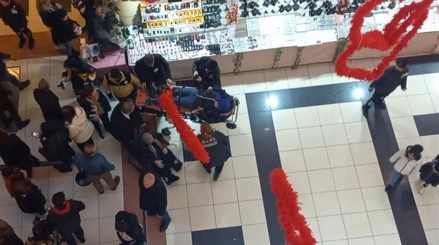 İzmit'te AVM'de feci kaza! Ayağı yürüyen merdivene takıldı, bileği kırıldı