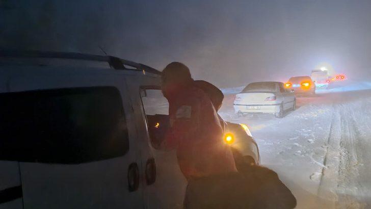 Turizm merkezi Muğla'da kar esareti! Kara yolu kapandı, çok sayıda araç mahsur kaldı! 