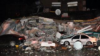 Son dakika... Devlet hastanesi ve polisevi de çöktü! Hatay Valisi duyurmuştu, görüntüler geldi