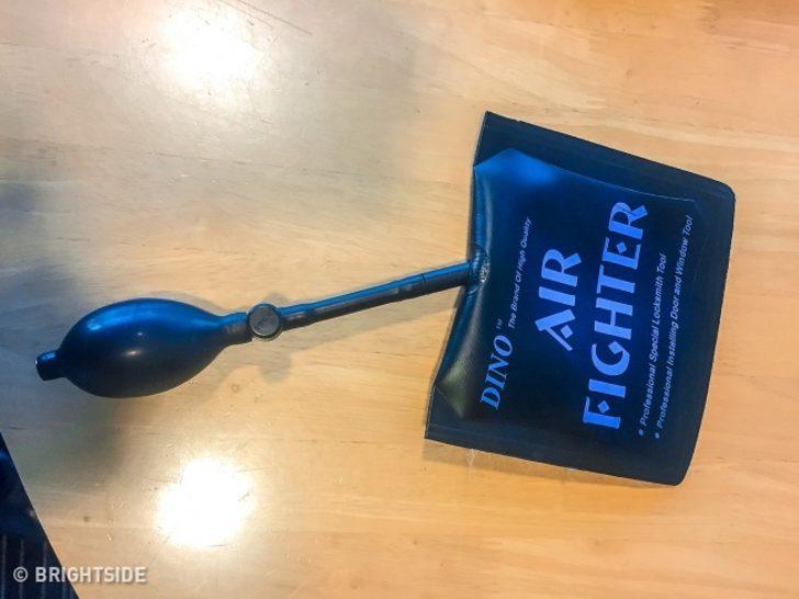 Araba kapısı kilitli kalırsa ne yapmak gerekir? Başıma gelmez demeyin! G4