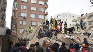 AK Parti Milletvekili Yakup Taş enkaz altında kaldı! Hatay Milletvekili Hüseyin Yayman'ın da ailesi ve yakınları enkaz altında