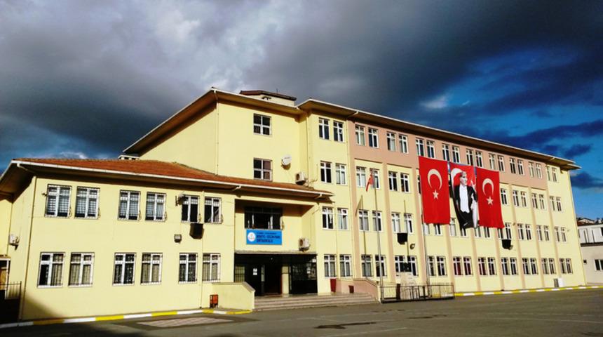 Kahramanmaraş'ta okullar tatil mi? 7 Şubat Kahramanmaraş'ta yarın okullar var mı yok mu?  Fuat Oktay'dan tatil açıklaması