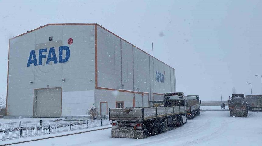 Erzincan&rsquo;daki AFAD lojistik deposundan deprem b&ouml;lgelerine yardım