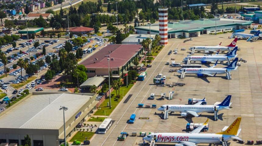 Adana Havalimanı'nda uçuşlar durduruldu mu? Adana Havalimanı'nda uçuşlar ne zamana kadar ertelendi? Kahramanmaraş depremi sonrası flaş karar!