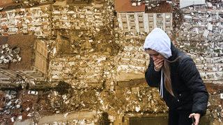 Deprem sonrası endişe yüzlerinden okundu! Türkiye'yi ağlatan kareler: Babayla çocukları saatleri sonra kurtarıldı