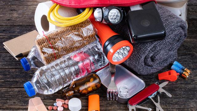 Deprem çantasında olması gerekenler neler? Deprem çantası nasıl hazırlanır, nerede durmalı?