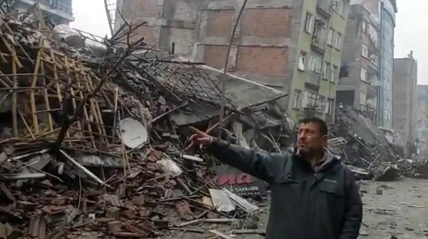 Kentin en işlek caddesinden yıkımı gözler önüne serdi... Malatya Milletvekili Ağbaba: "Biraz önce bir insan kolu ve ayağı gördük maalesef"