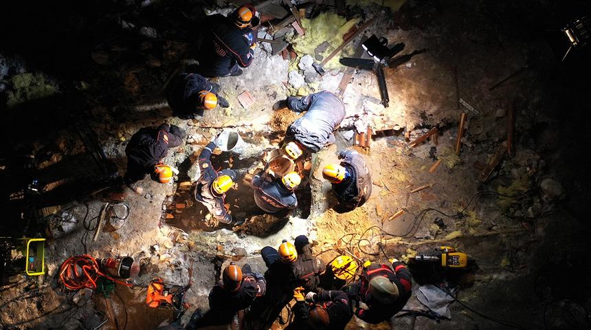 Türkiye'yi yasa boğan depremlerin ardından geçici barınma merkezleri duyuruldu