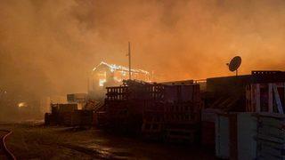 Tekirdağ'da tahta palet fabrikasında çıkan yangın söndürüldü