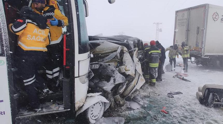 Ankara- Aksaray kara yolunda zincirleme trafik kazası! 11 araç birbirine girdi: 2 ölü 6 yaralı