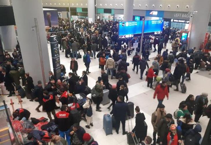 Binlerce yardım gönüllüsü İstanbul Havalimanı'na akın etti! Deprem bölgelerine gidecekler