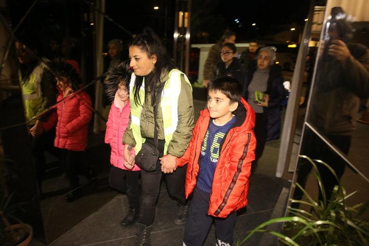 Depremden etkilenen vatandaşların bazıları misafir edilmek üzere Bodrum'a getirildi