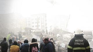 İskenderunspor'dan acil yardım çağrısı! 'İki hocamız göçük altında...'