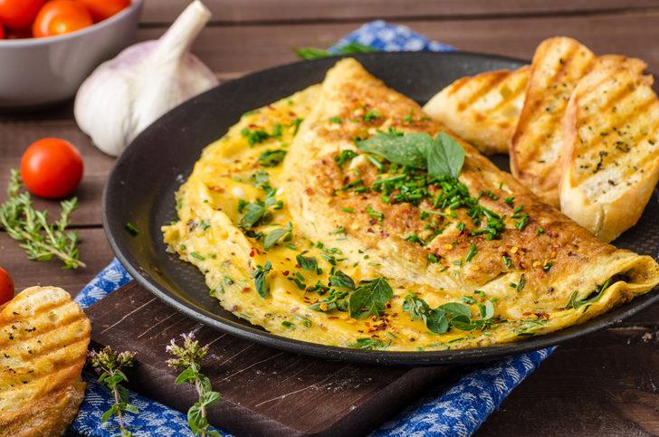 Airfryer sebzeli omlet tarifi ve malzemeleri nelerdir? Airfryer'da sebzeli omlet nasıl yapılır?
