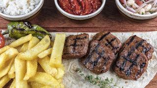 Airfryer sucuk köfte tarifi ve malzemeleri nelerdir? Airfryer'da sucuk köfte nasıl yapılır?