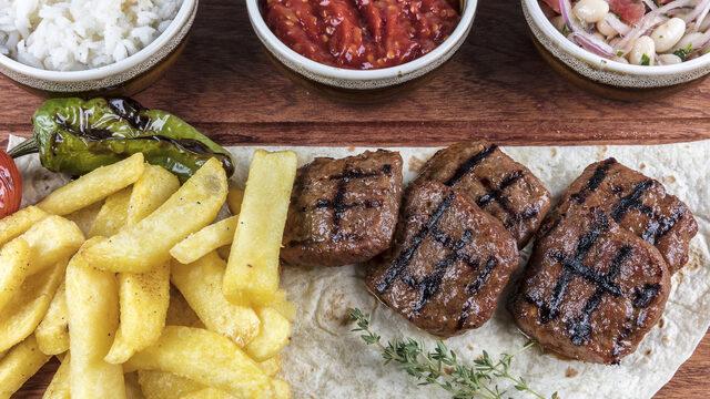 Airfryer sucuk köfte tarifi ve malzemeleri nelerdir? Airfryer'da sucuk köfte nasıl yapılır?