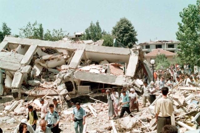1999 Gölcük depremi kaç şiddetindeydi? 17 Ağustos 1999 depremi İstanbul yıkılan bina sayısı kaçtı?