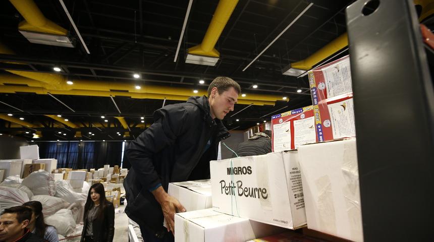 Antalya'da yaşayan Rus ve Ukraynalılar da yardım çalışmalarına katılıyor