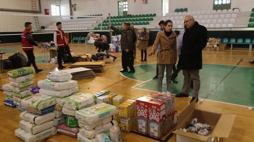 Çameli’de vatandaşlar depremzedeler için stokları tüketti