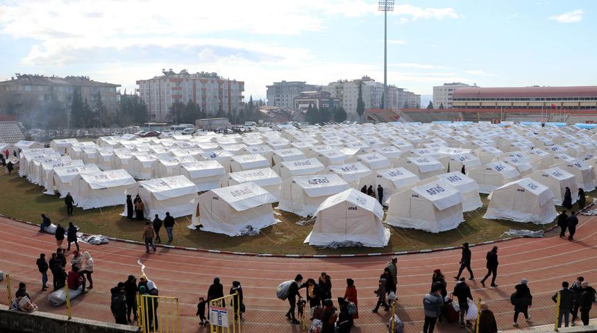 Kahramanmaraş'ta çadır kentler kuruluyor! Dikkat çeken görüntü