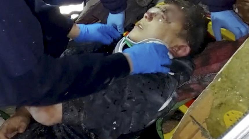 Hatay Müftüsü'nün 12 yaşındaki oğlu enkaz altından kurtarıldı! Müftü ise hâlâ...