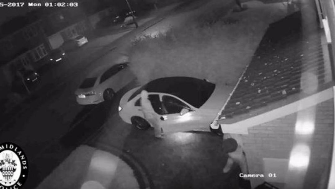 60 saniyede son model arabaları b&ouml;yle &ccedil;alıyorlar!