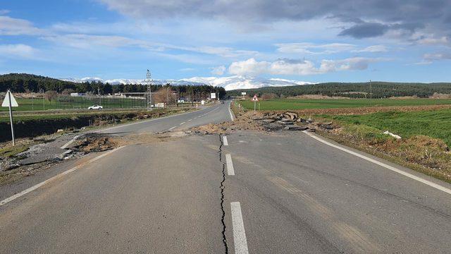 Deprem uzmanı bilim adamları açıkladı! Kahramanmaraş'ta fayın yeryüzünü kestiği yer tespit edildi