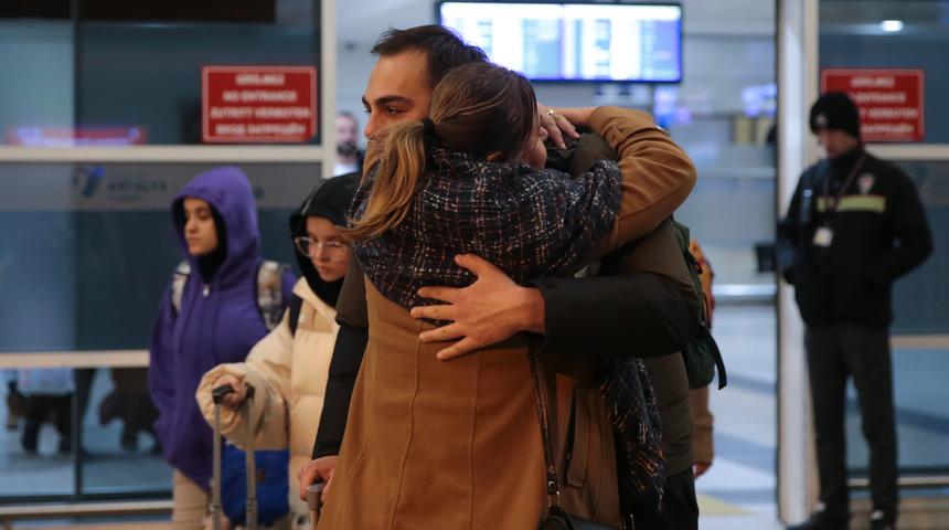 Şanlıurfa, Adana ve Hatay'daki depremzedelerin bazıları Antalya'ya getirildi